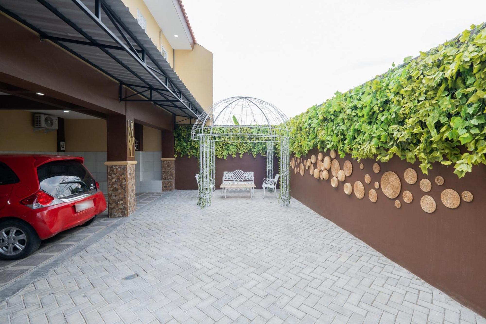 Hotel Reddoorz Syariah Near Rsud Dr Iskak Tulungagung Kedungwaru Exterior foto